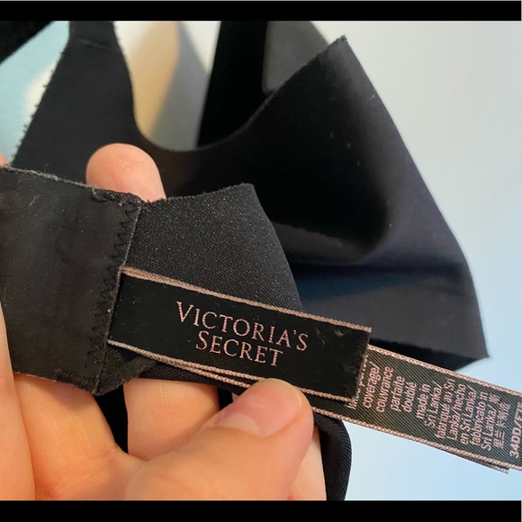 Victoria secret 34DD - Picture 3 of 6